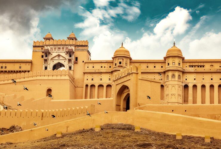 Jaipur travel guide 2026 — 9 royal places Amber Fort golden hour reflection