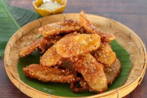 Pisang goreng Bali fried banana ₹50 — best street snack Indian travelers
