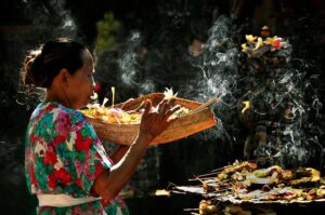 Bali temple offerings incense ceremony — practical travel tips dress code guide