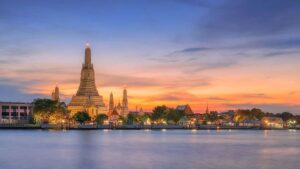 Wat Arun Bangkok sunset Chao Phraya — temple of dawn photography guide 2026