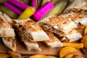 Cheap food in Dubai Deira — shawarma and thali restaurants save money eating out