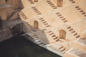 Panna Meena Kund stepwell Jaipur free hidden gem — budget travel tip 2026