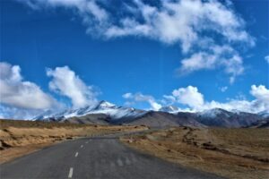 manali leh highway mountain road