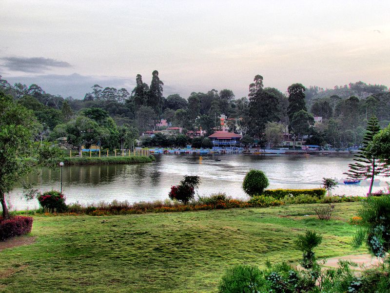 ooty lake reflection hills